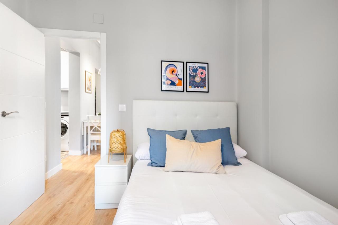 2 Bedrooms 1 Bathroom Furnished - Lavapies - Modern - Mintystay Мадрид Екстериор снимка